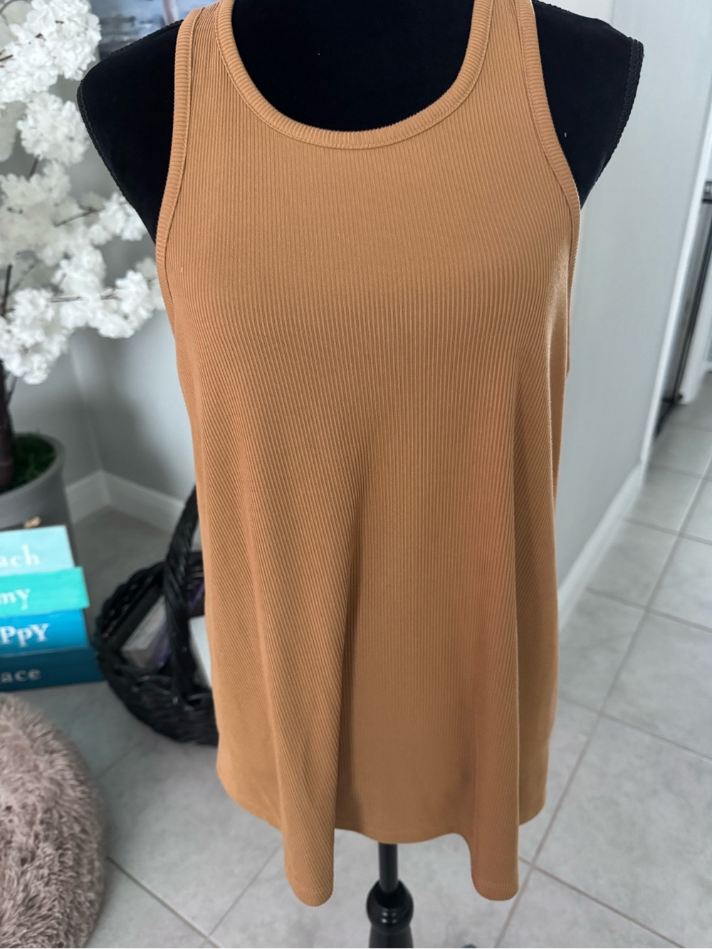 ODDY Ribbed Scoop Neck Tank Top in Caramel